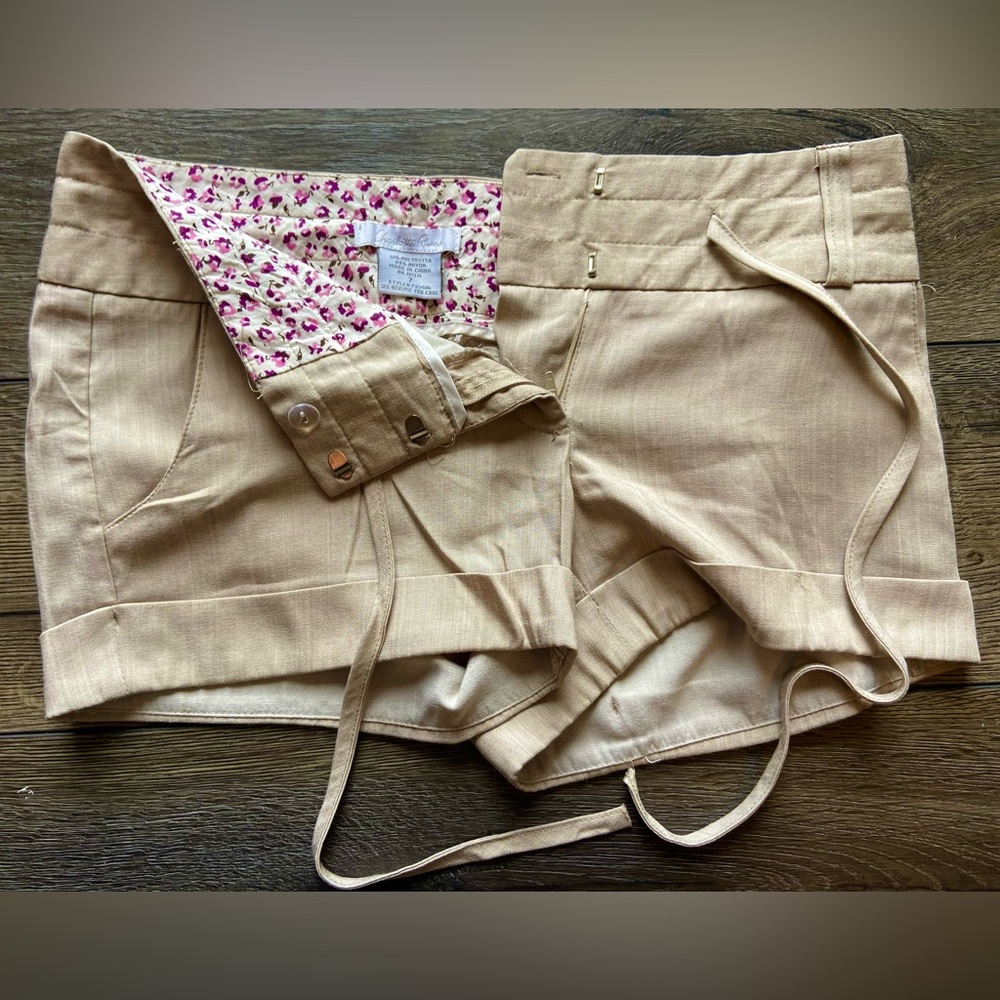 Khaki shorts with tie and floral accents, size 7